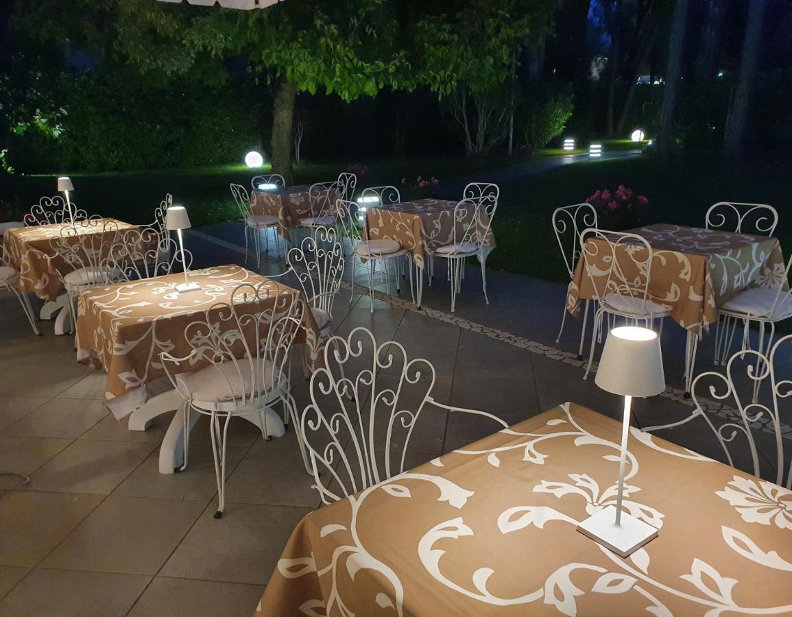 Hotel Eurovil Garni Lignano Sabbiadoro Exteriör bild