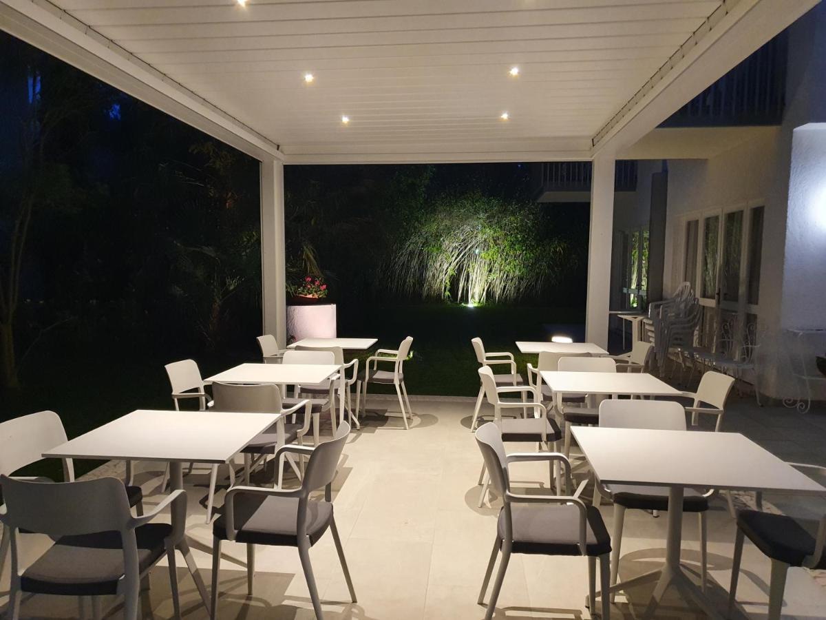 Hotel Eurovil Garni Lignano Sabbiadoro Exteriör bild