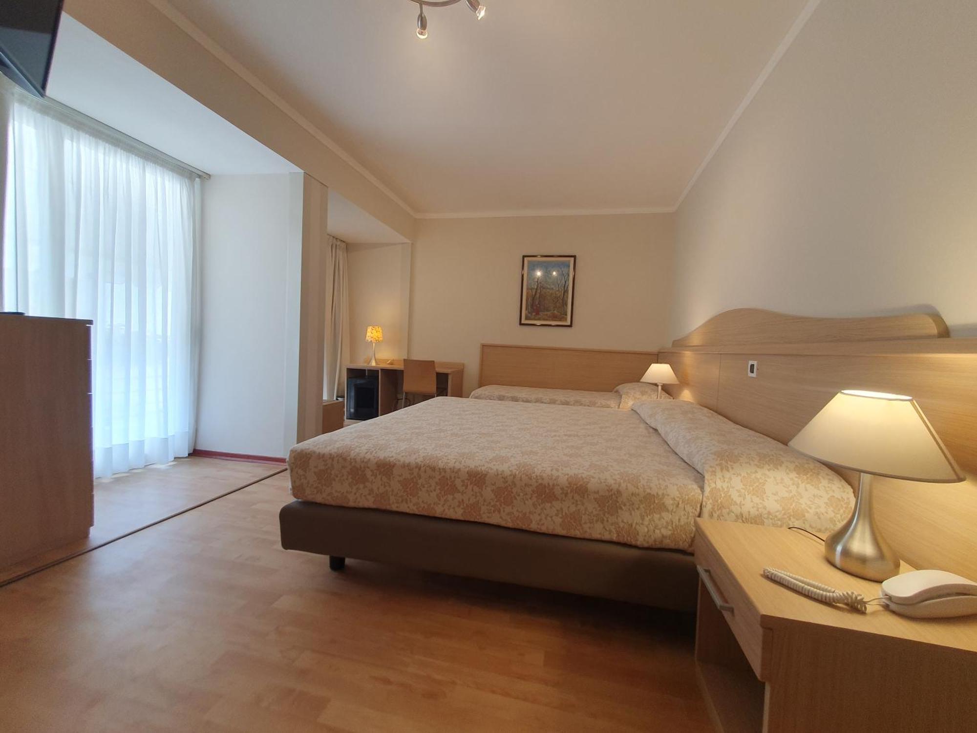 Hotel Eurovil Garni Lignano Sabbiadoro Exteriör bild